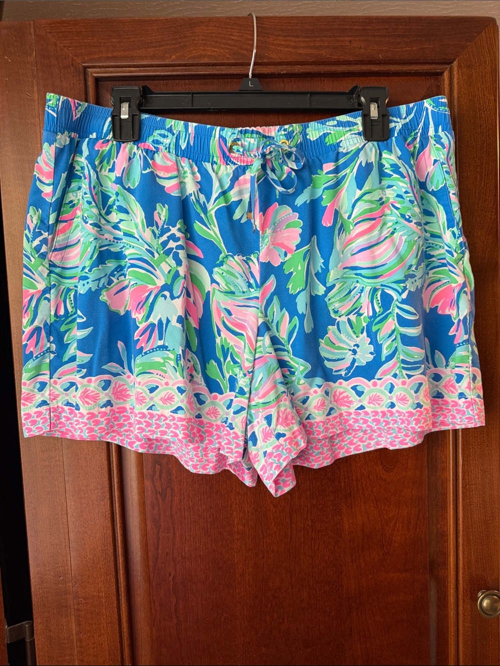 Lilly Pulitzer Katia Mid Rise Shorts in Blue Flare Fancy Fins Engineered.